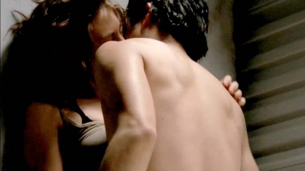 Lauren Cohan hot kissing the man
