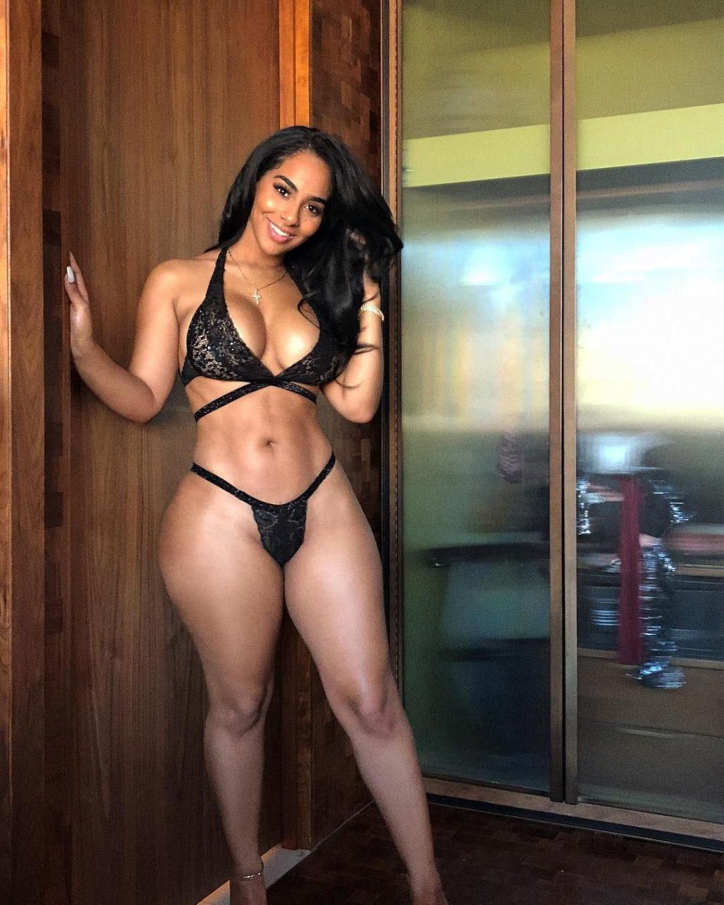 Ayisha Diaz Nude and Sexy Photos - Scandal Planet