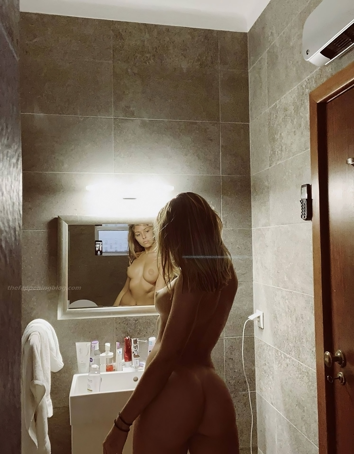 Olivia Belmonte nude leaked pics.